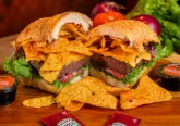 Burger Costelão Doritos c/ Cheddar (Serve - 2 Pessoas)