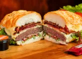 Burger Costelão Salada (Serve 2 pessoas)