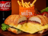 Burger Costelão Triplo Queijo + Batata + Coca Coca 1l (serve 2 pessoas)