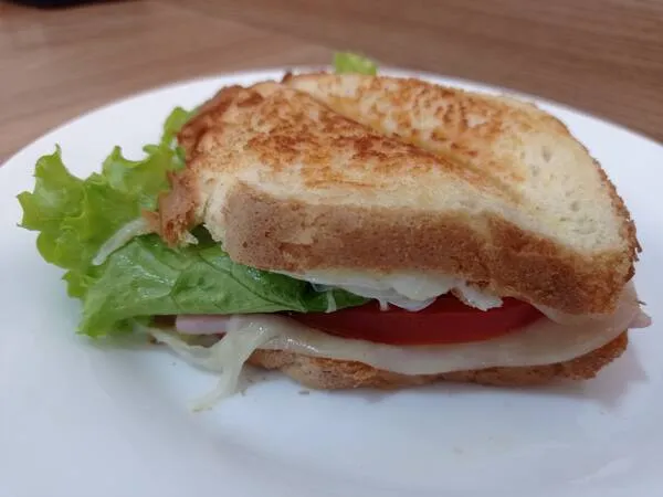 Misto Quente Com Ovo No Pão De Forma